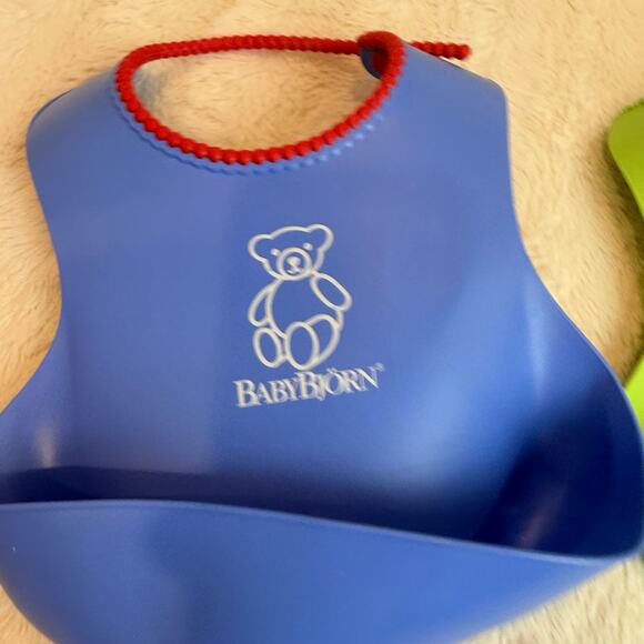 BabyBjorn Baby Feeding Bibs Plastic With Pocket Green Blue - Picture 2 of 6